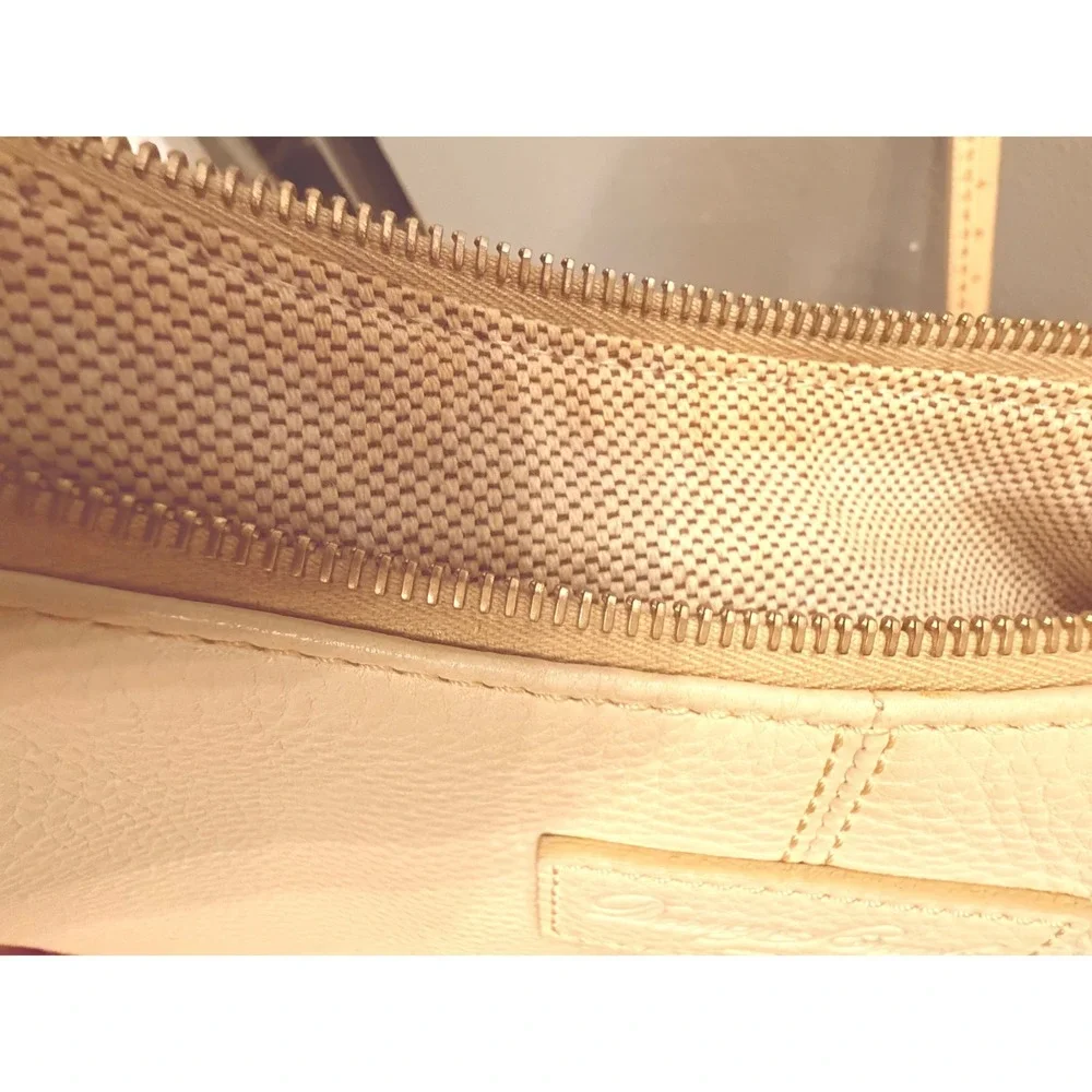 Dooney & Bourke‎ Vintage Cream Pebbled Leather Hobo Shoulder Bag Gold Hardware